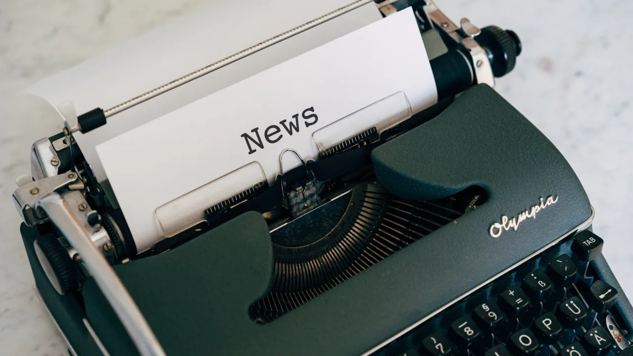 News Writing and Editorial Applications of AI